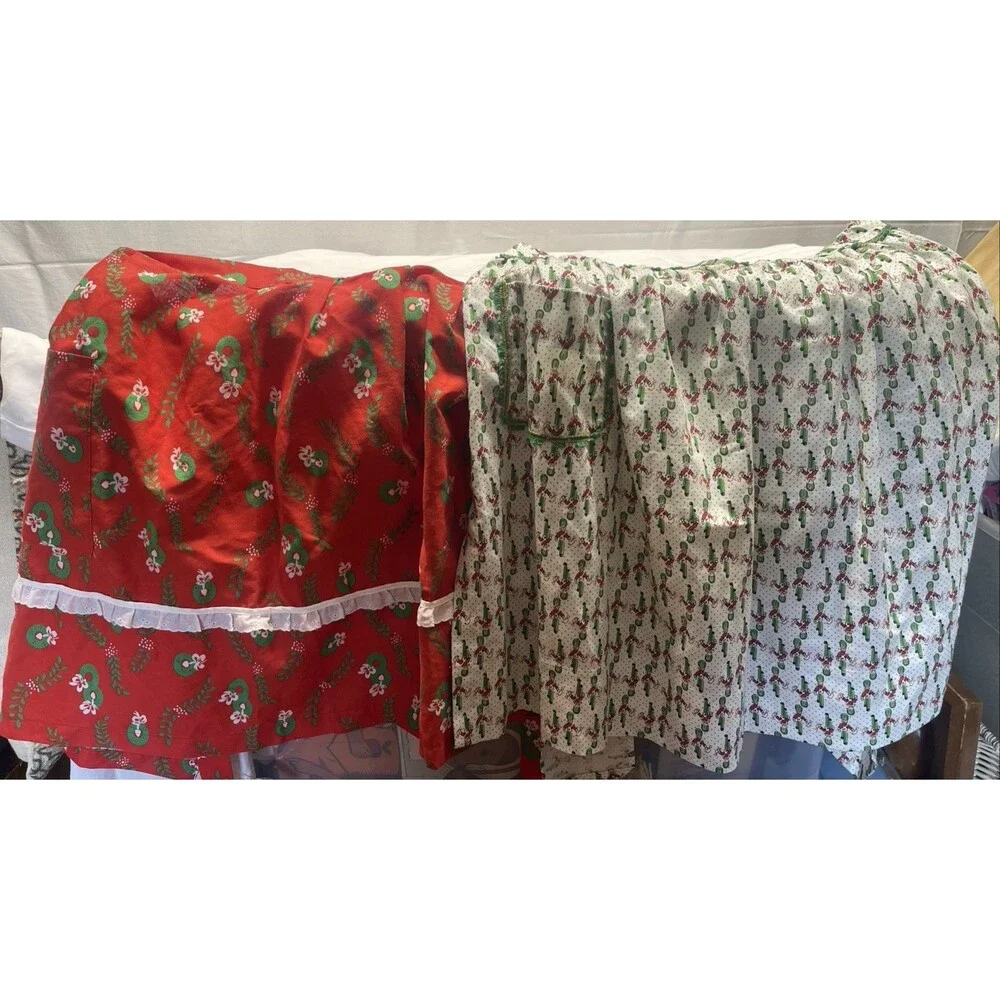 Vintage Kitchen Full Aprons Lot 2 Wreaths Berries Nutcracker Christmas Holiday
